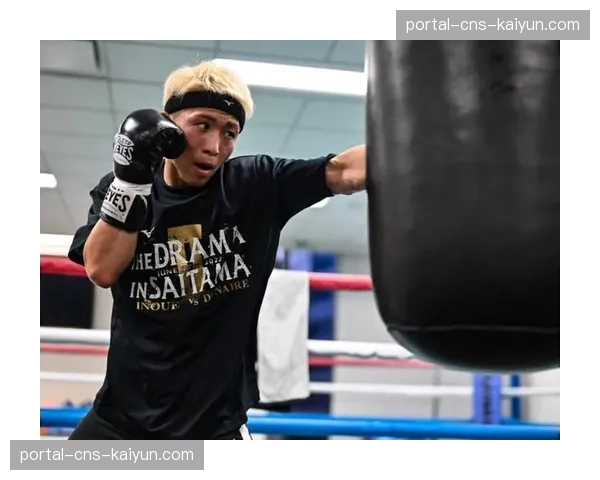 日本拳王井上尚弥返回家乡举行夺冠巡游，数万市民夹道欢迎